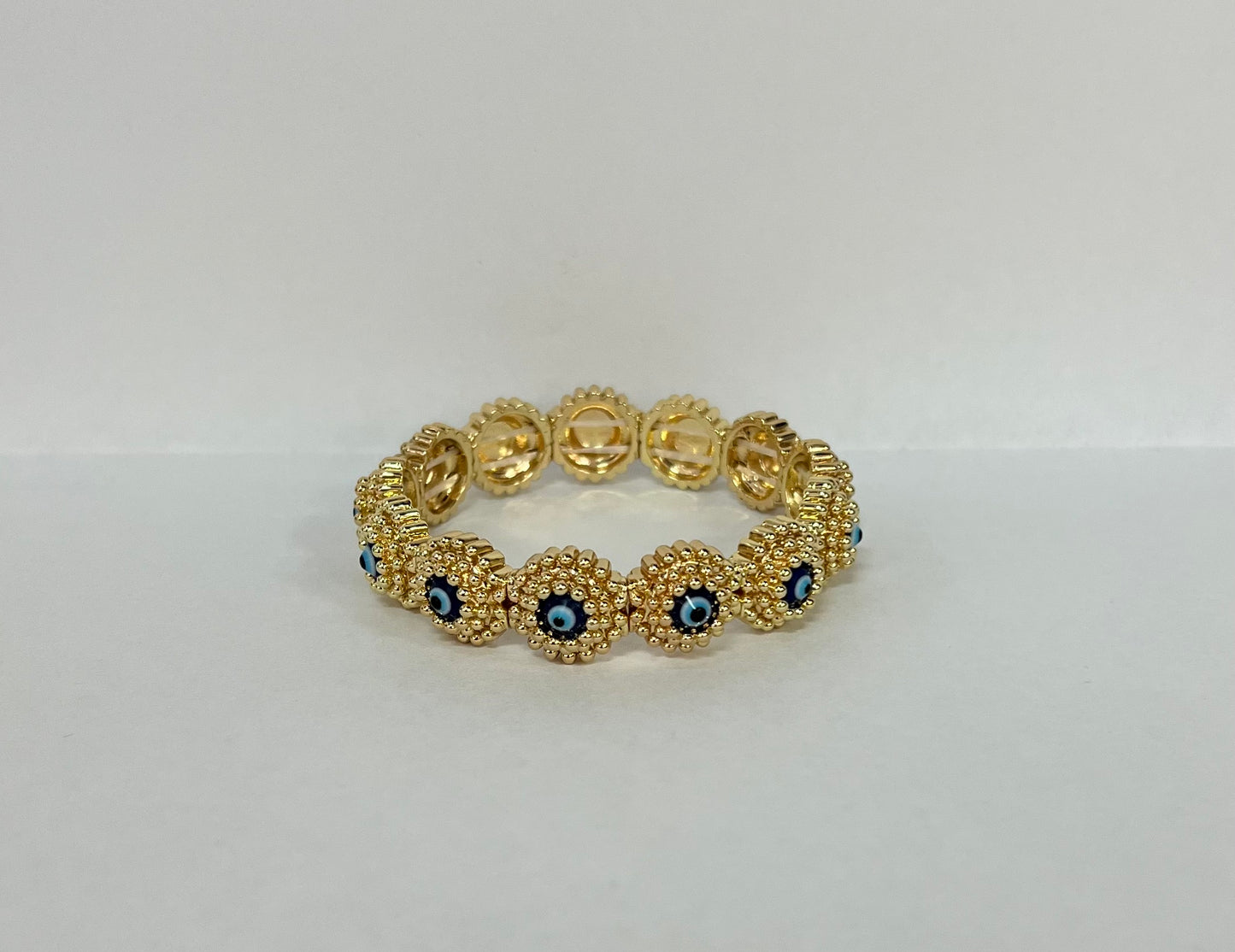 Bracelet with several eyes