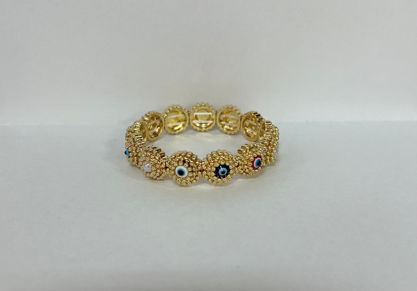 Bracelet with several eyes
