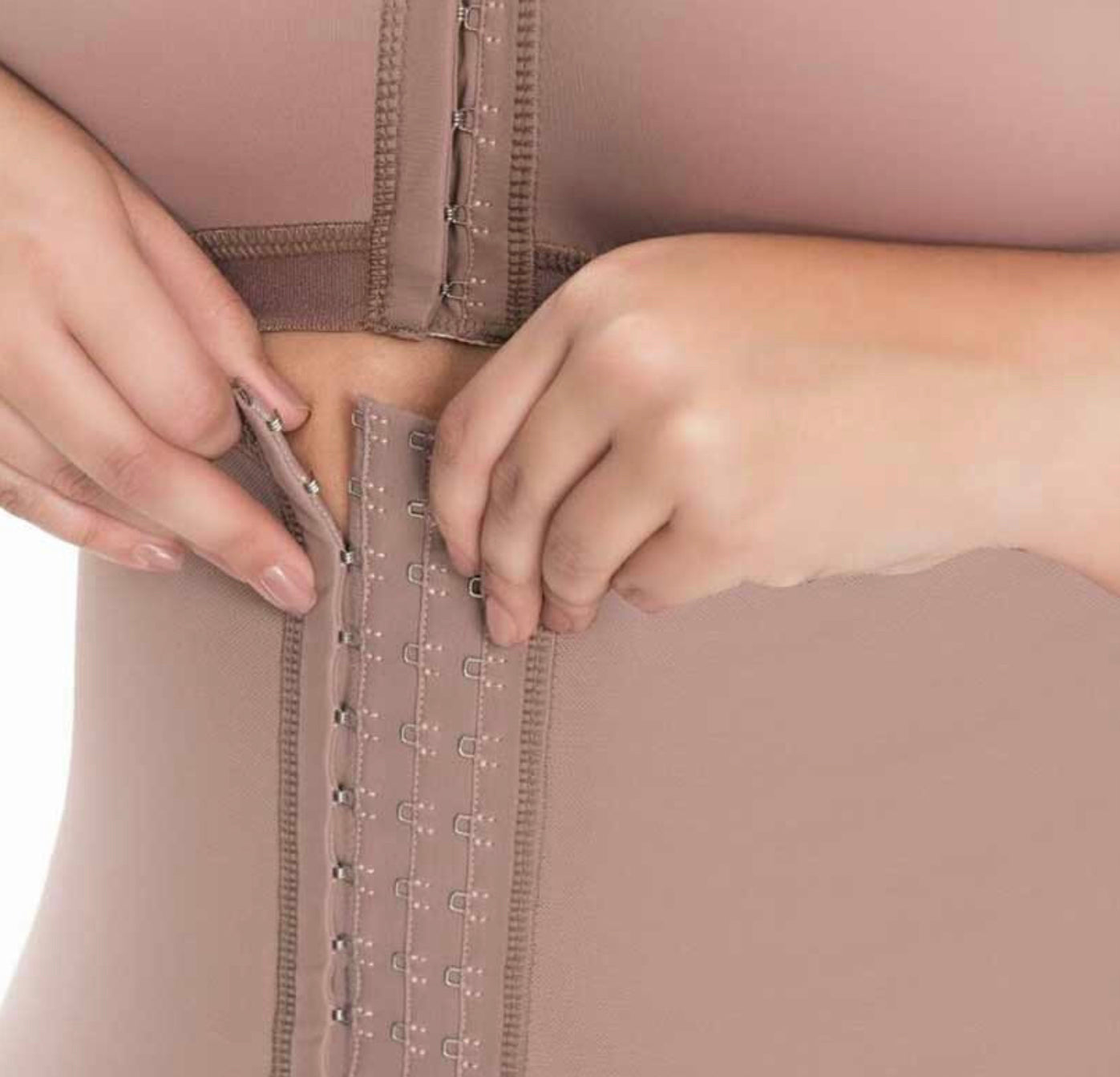 09366 Delie WAIST IS ONE SIZE SMALLER THAN THE HIPS